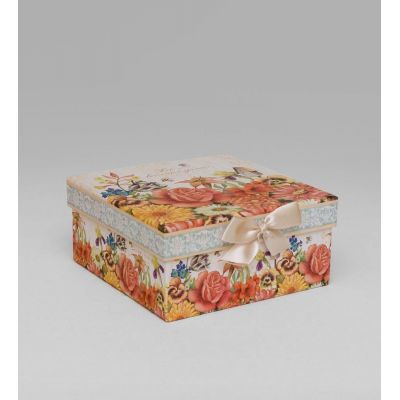 Коробка Квадрат A1973420: Картонная коробка из Финляндии, размеры 16x16x8 см