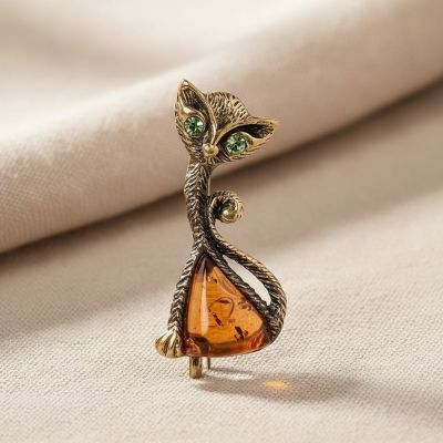 Брошь Кошка Треугольник из Латуни и Янтаря – Уникальный Аксессуар