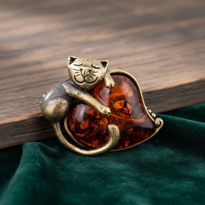 Сердечный Кот: Янтарь и Латунь – Стильный Аксессуар
