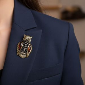 Брошь Филин в жилетке (латунь, янтарь) A2101963