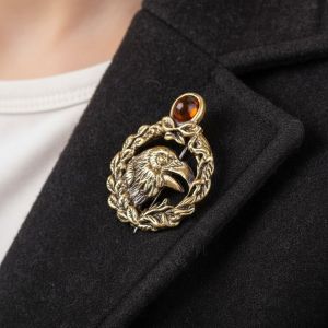 Брошь Ворон Князь (латунь, янтарь) A2180100