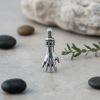 Рука загребушка: Оловянный талисман для защиты и удачи Рука загребушка: Оловянный талисман для защиты и удачи